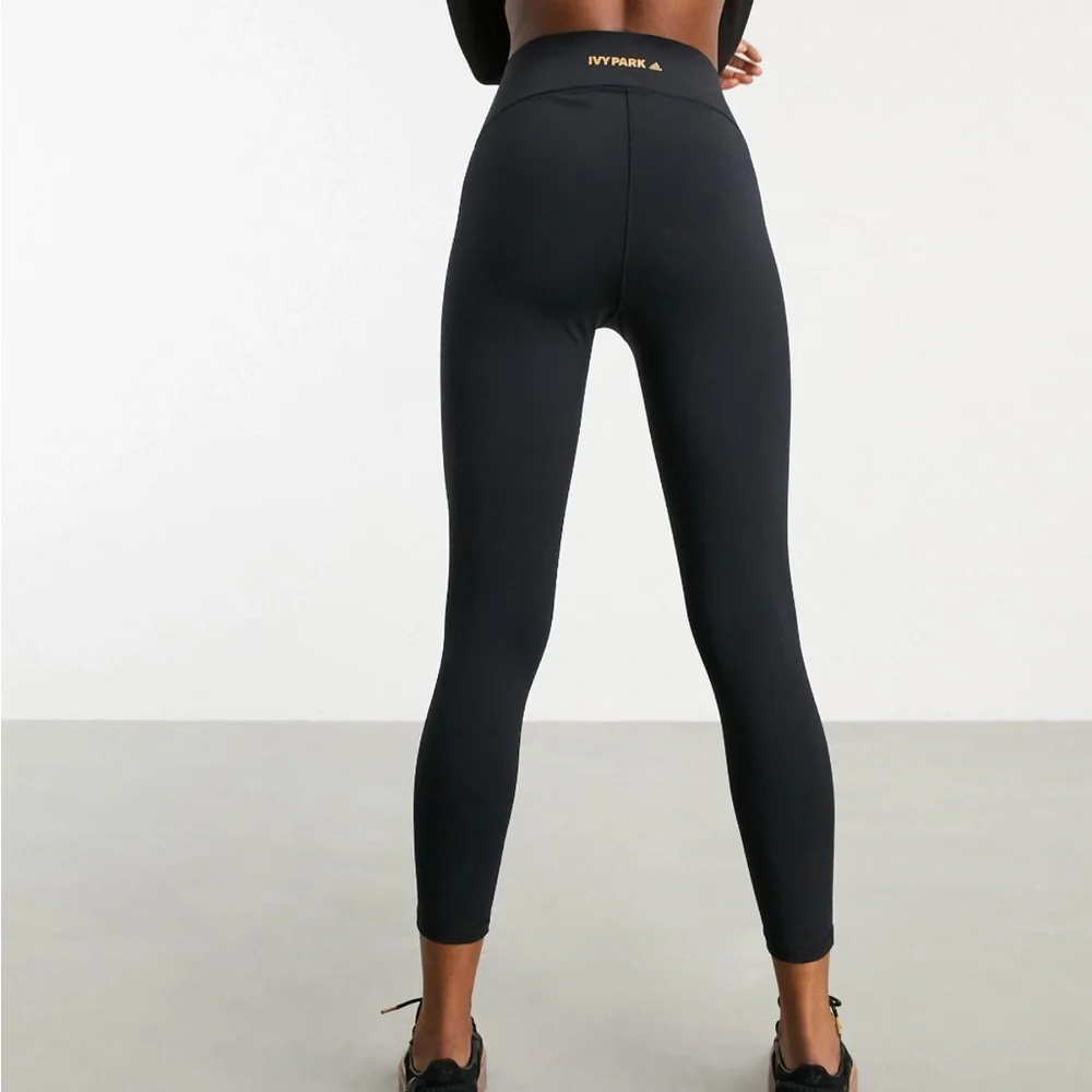Sleek Black Women's High-Rise Leggings